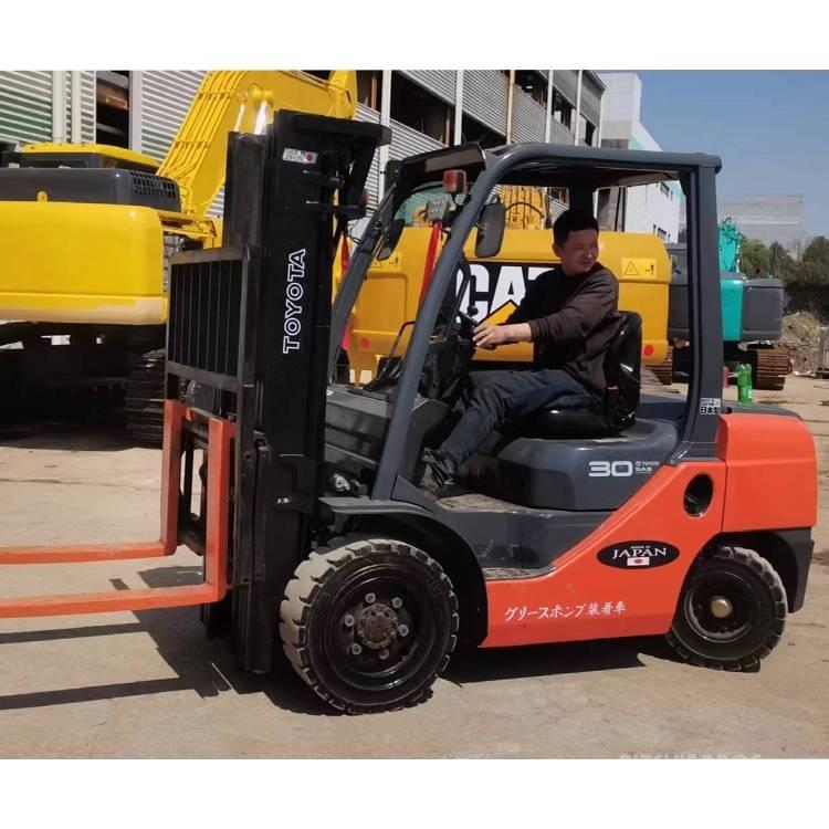 Toyota 8 FDN 30 Diesel gaffeltrucks