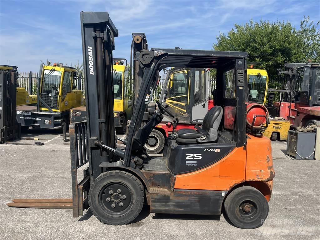 Doosan G25E-5 LPG gaffeltrucks