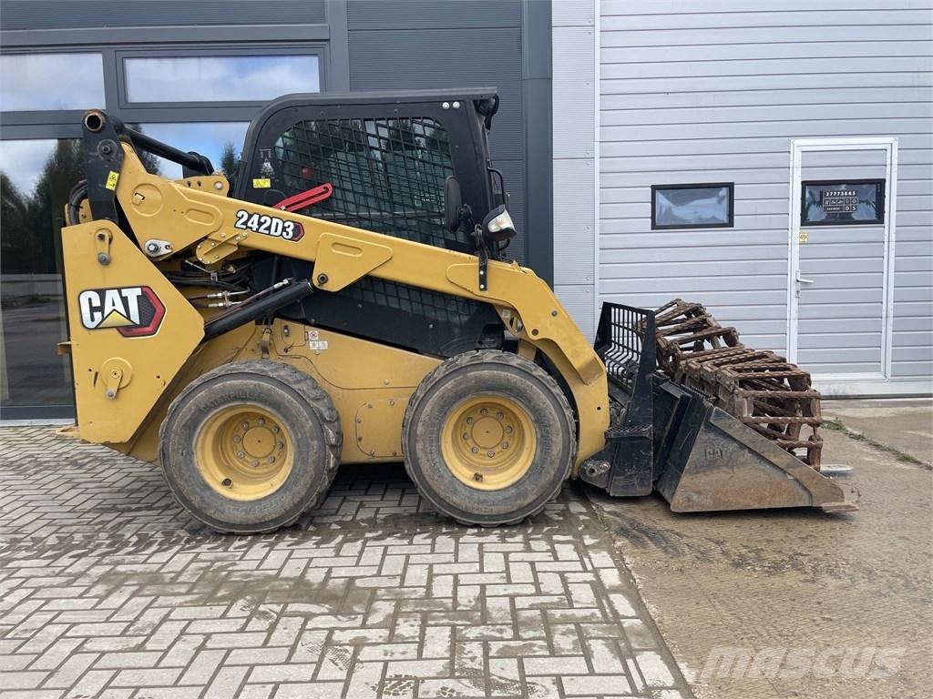 CAT 242D3 Minilæsser - skridstyret