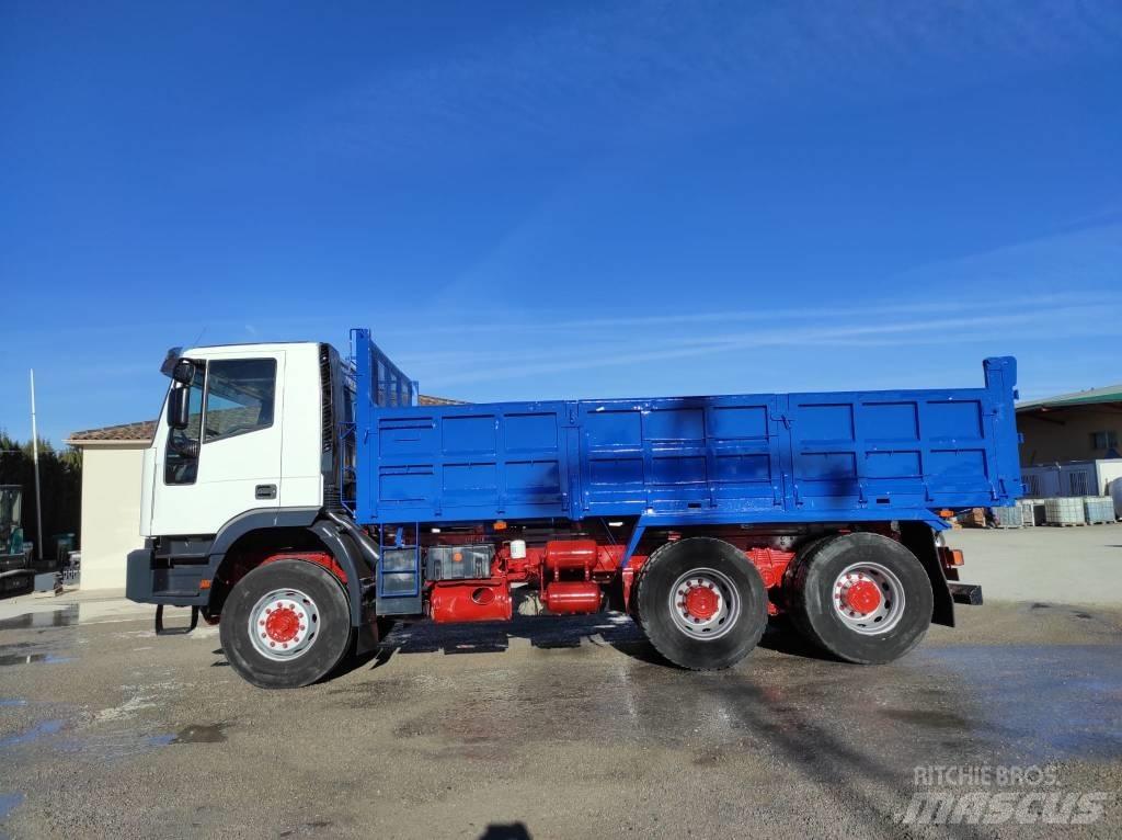 Iveco MP260 E35H Lastbiler med tip