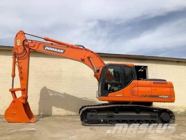Doosan DX 225 Gravemaskiner på larvebånd