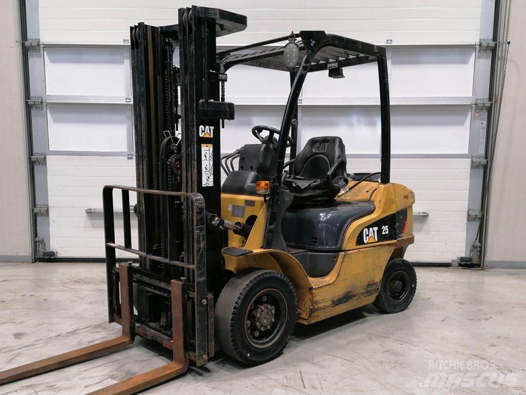 CAT GP25N LPG gaffeltrucks
