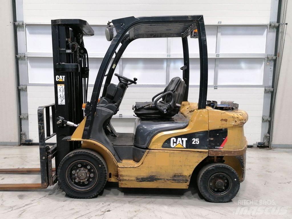 CAT GP25N LPG gaffeltrucks