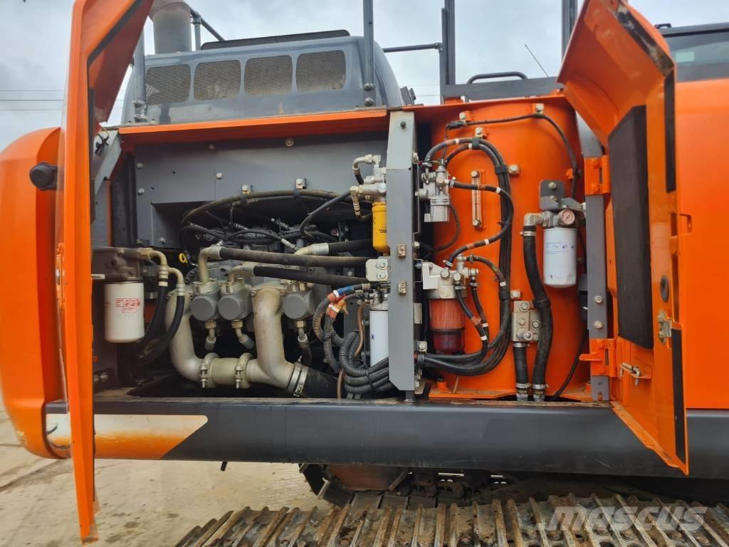 Hitachi ZX 210 LC-6 Gravemaskiner på larvebånd