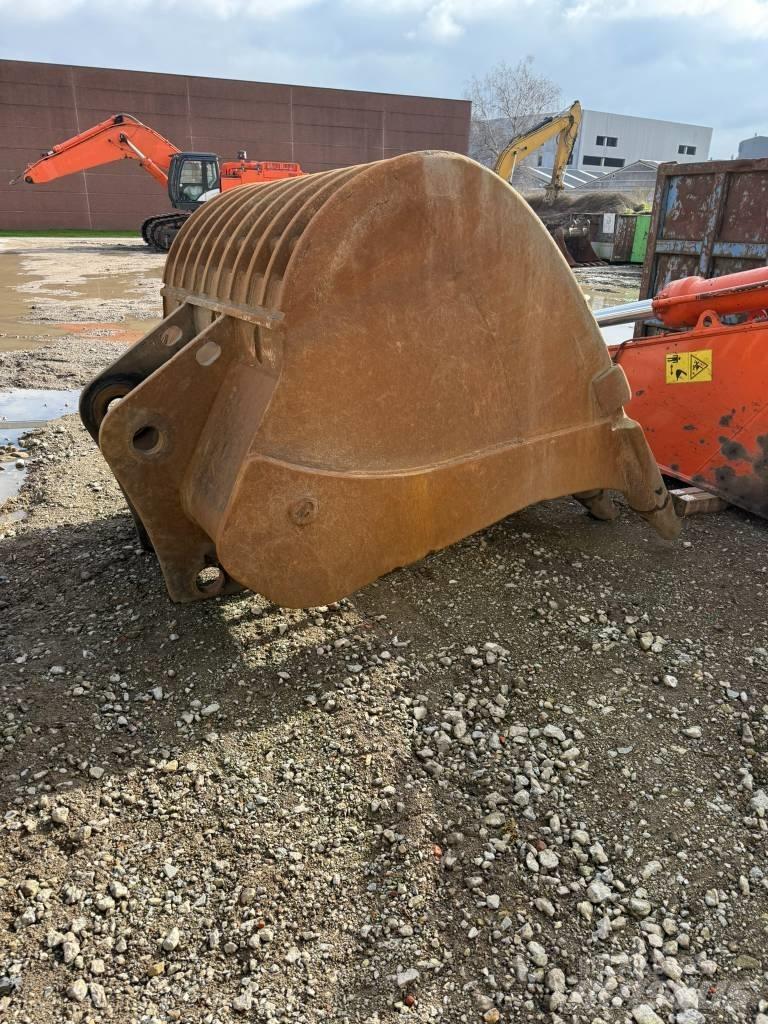 Hitachi ZX690 LCR - 6 Gravemaskiner på larvebånd