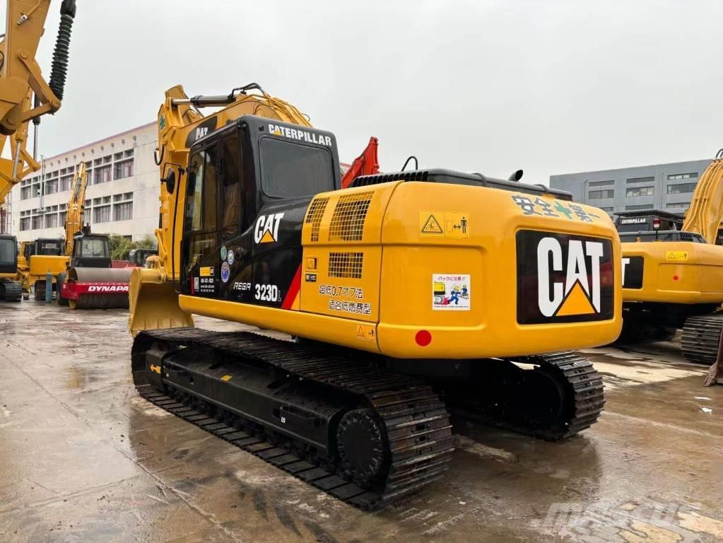 CAT 323 D Gravemaskiner på larvebånd