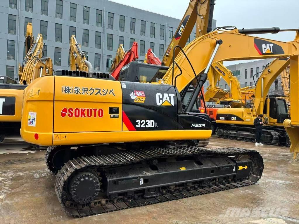 CAT 323 D Gravemaskiner på larvebånd