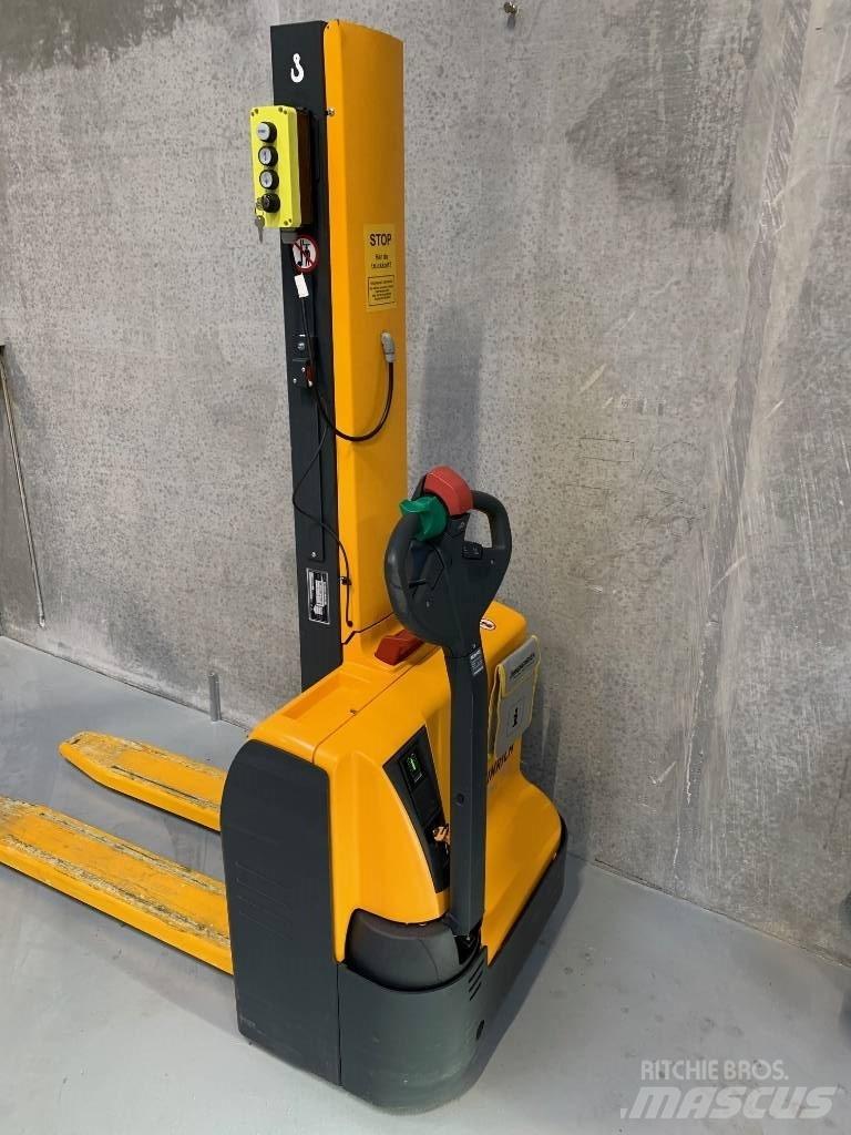 Jungheinrich EMC 110 Gaffelstabler med gående fører