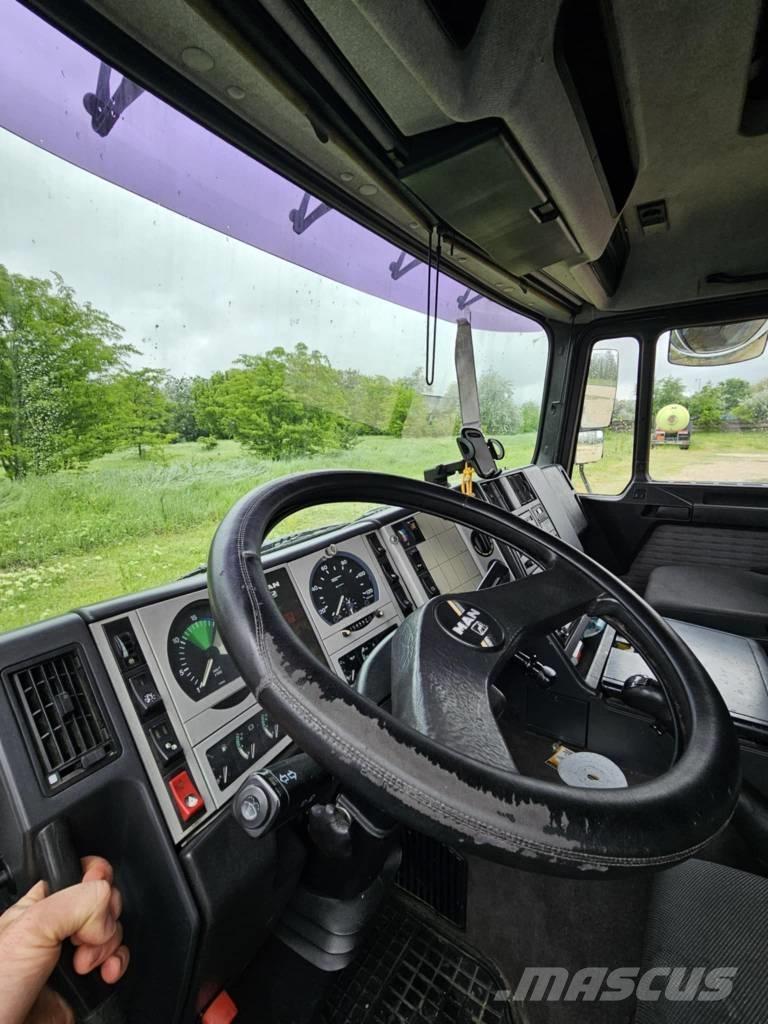 MAN F 2000 Trækkere