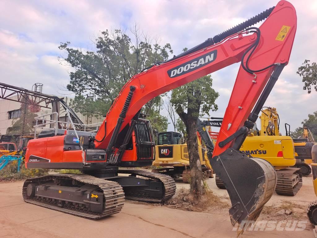 Doosan DX 225 Gravemaskiner på larvebånd