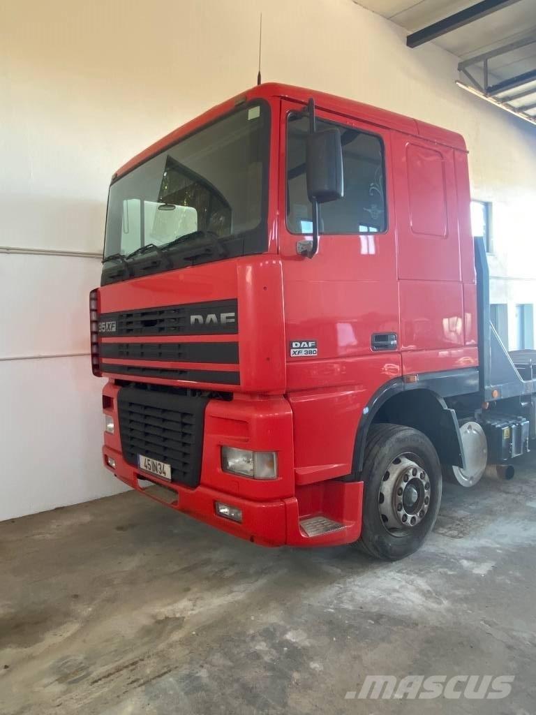 DAF XF 95.380 Lastbil med lad/Flatbed