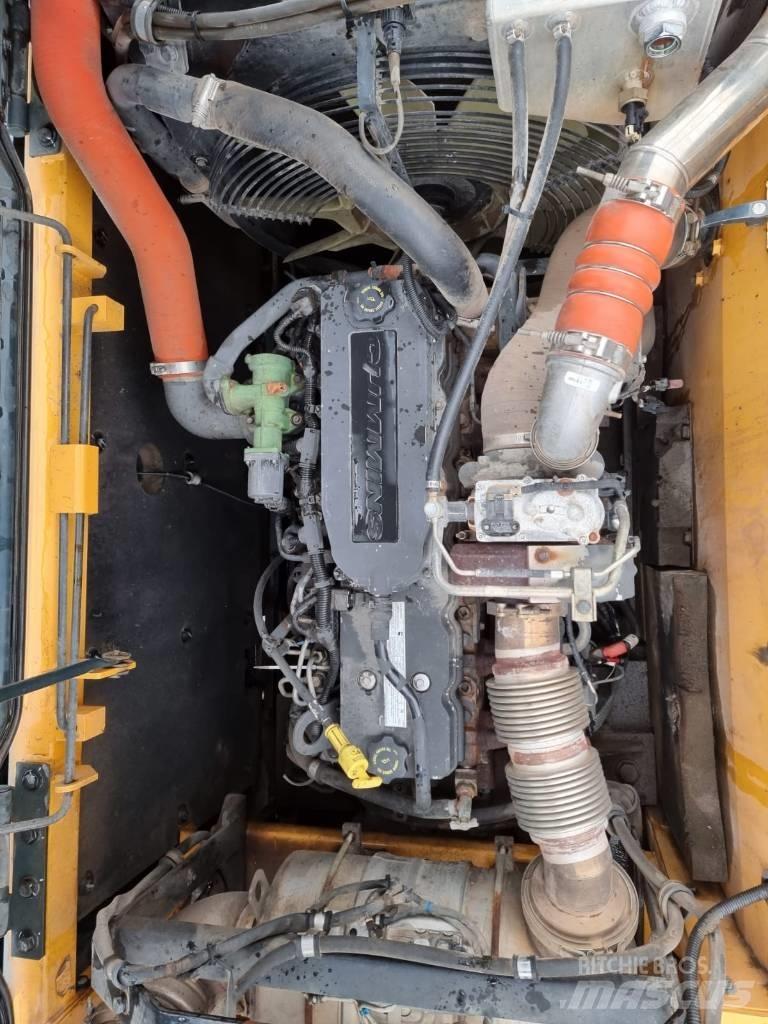 Hyundai HX 300 L Gravemaskiner på larvebånd