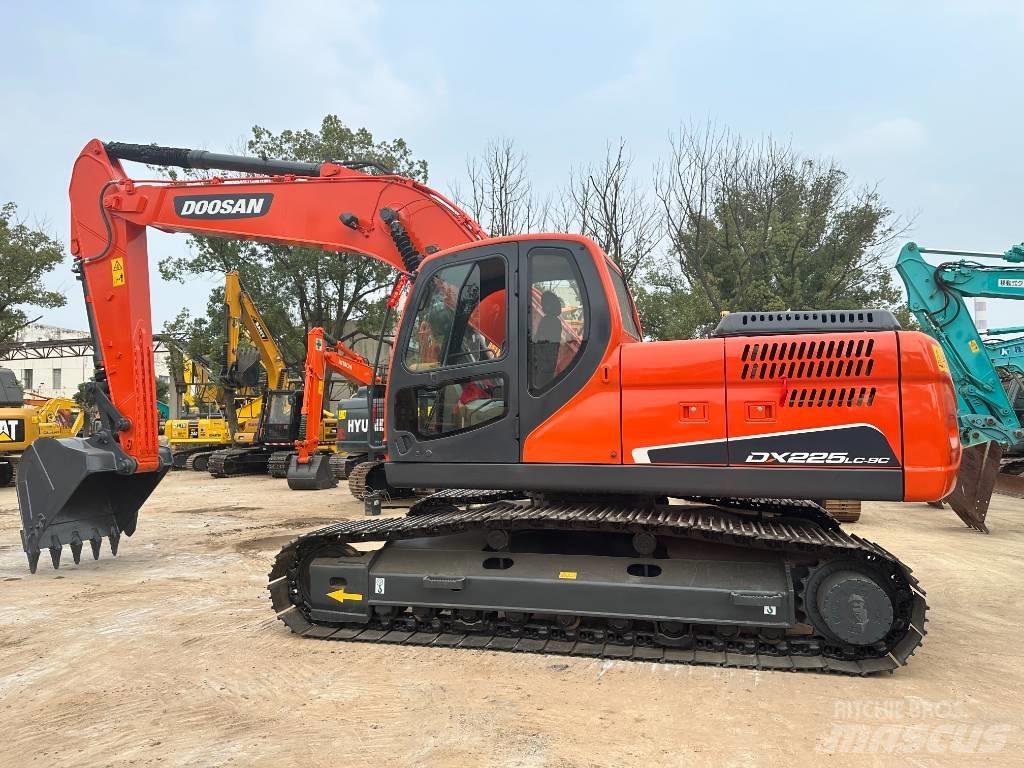 Doosan DX 225 LC-9 Gravemaskiner på larvebånd