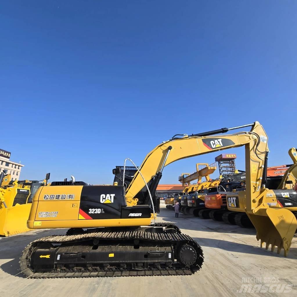 CAT 323 D L Midi-gravemaskiner 7t - 12t