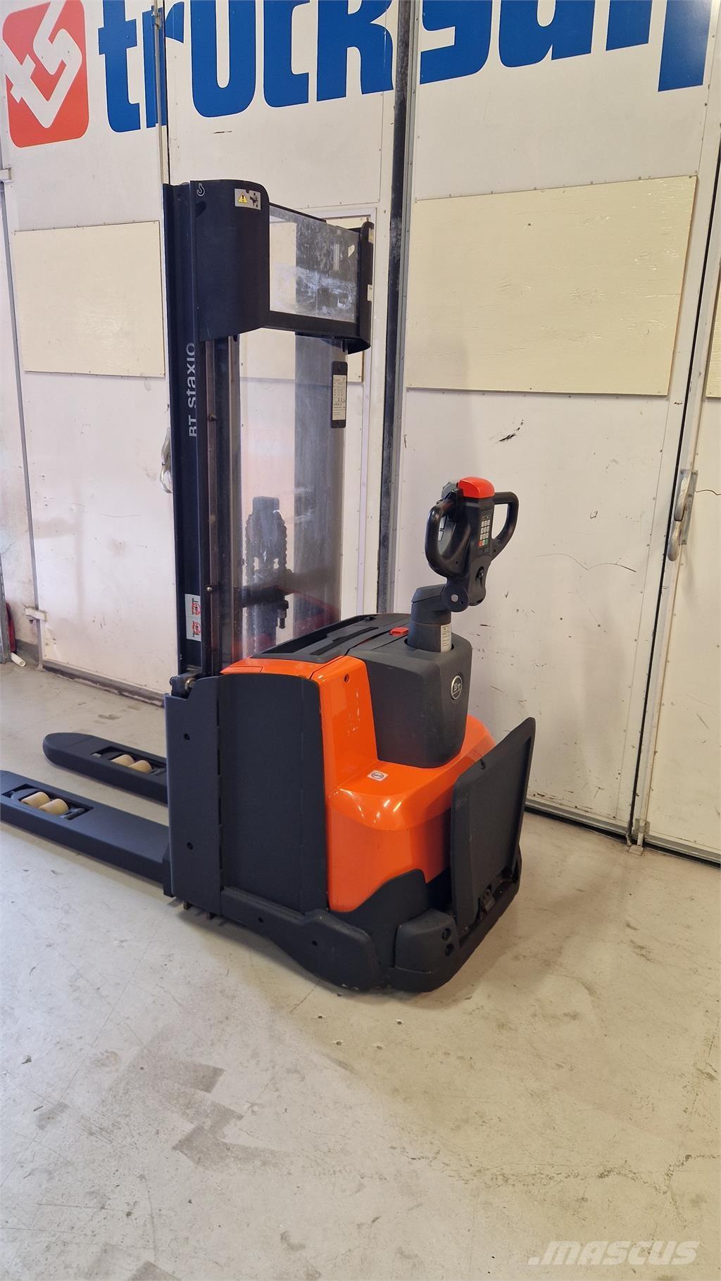 Toyota SWE140L Selvkørende stablere