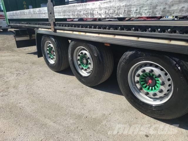 Krone SD Semi-trailer med Gardinsider