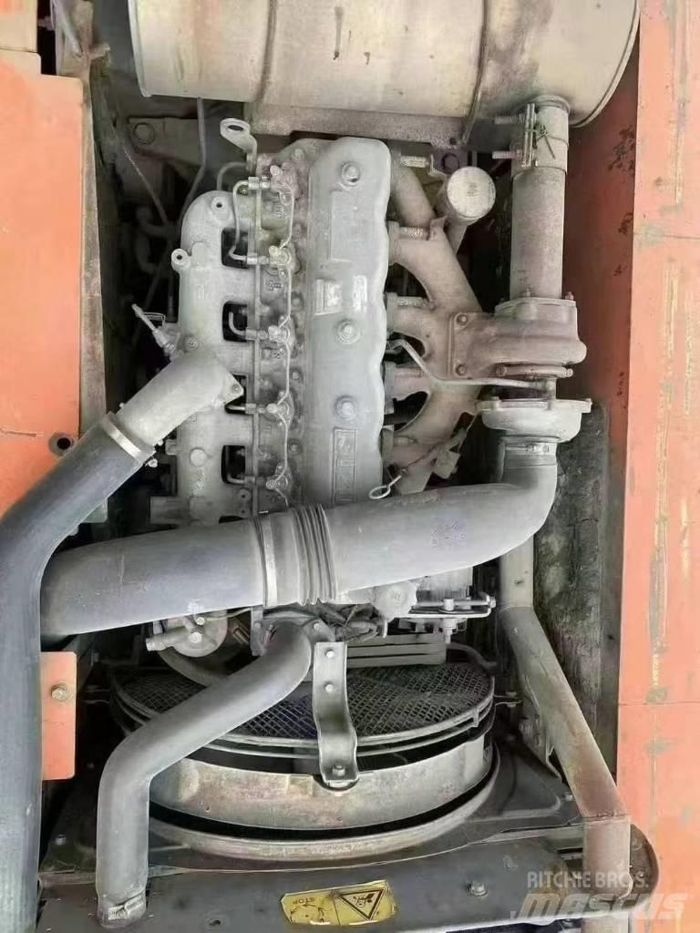 Hitachi ZX240 Gravemaskiner på larvebånd