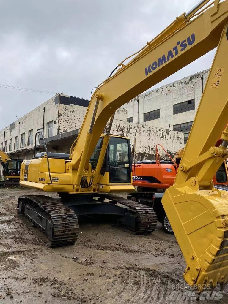 Komatsu 220 Gravemaskiner på larvebånd