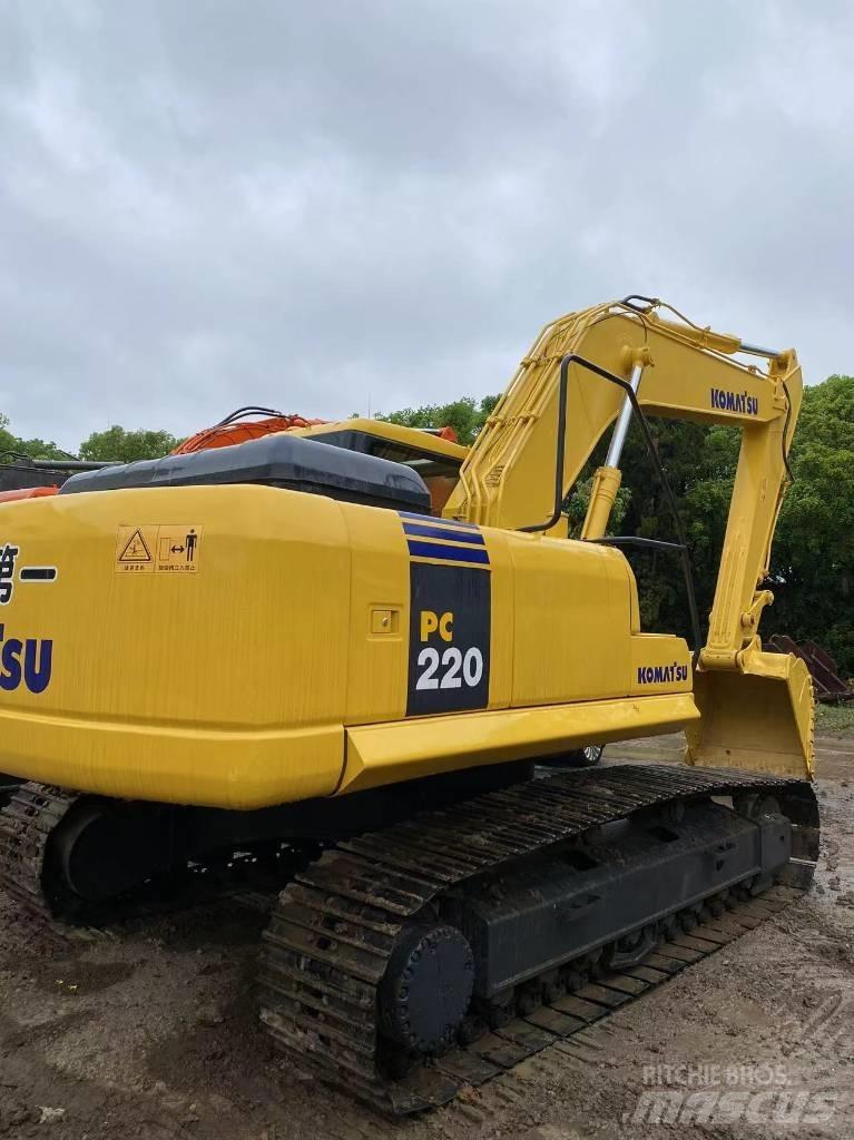 Komatsu 220 Gravemaskiner på larvebånd