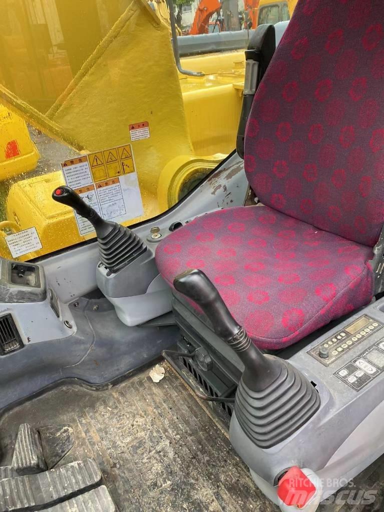 Komatsu 220 Gravemaskiner på larvebånd
