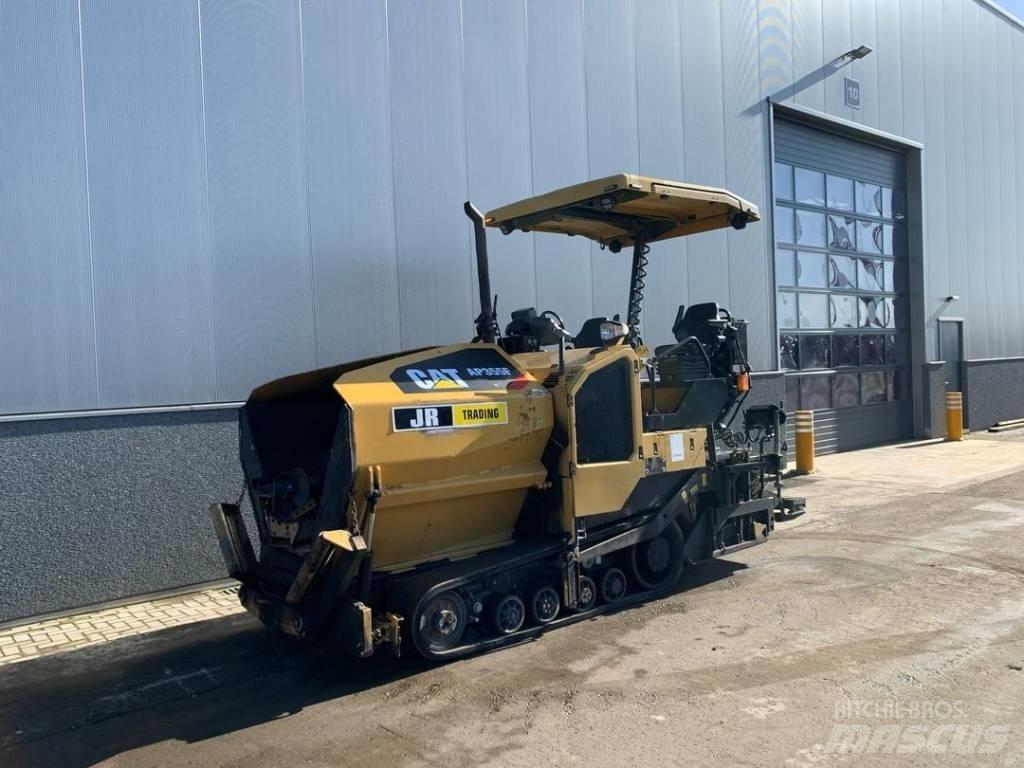 CAT AP355F Asfaltudlæggere