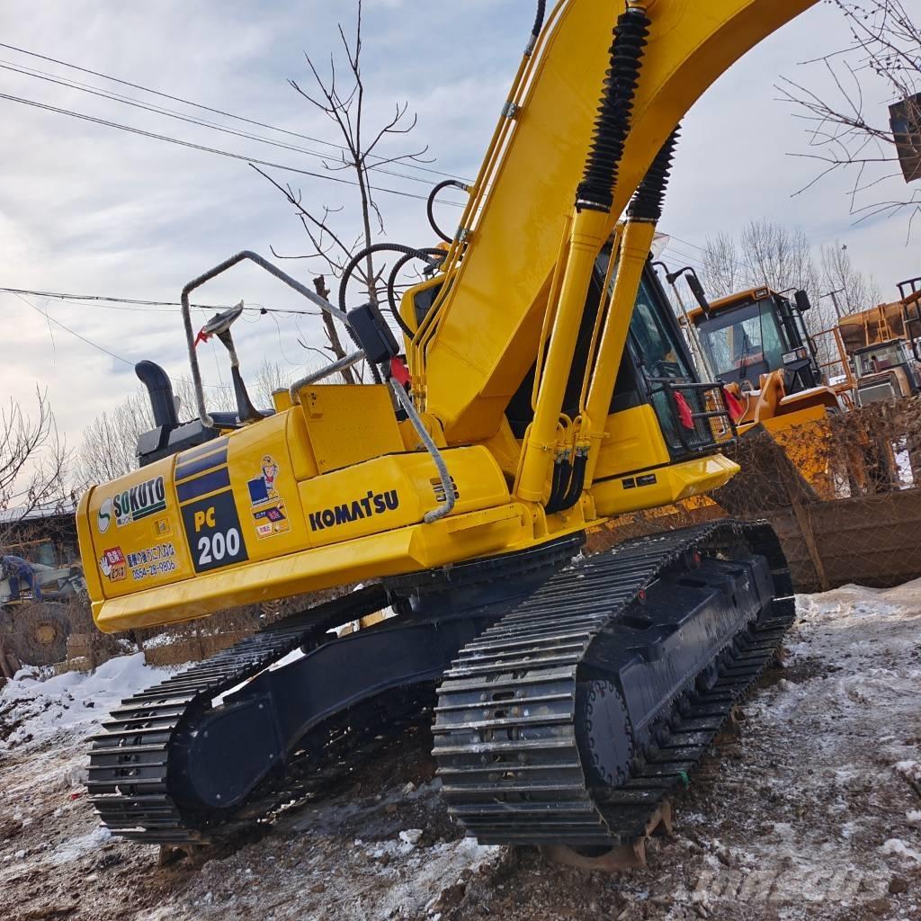 Komatsu PC 220-8 Gravemaskiner på larvebånd