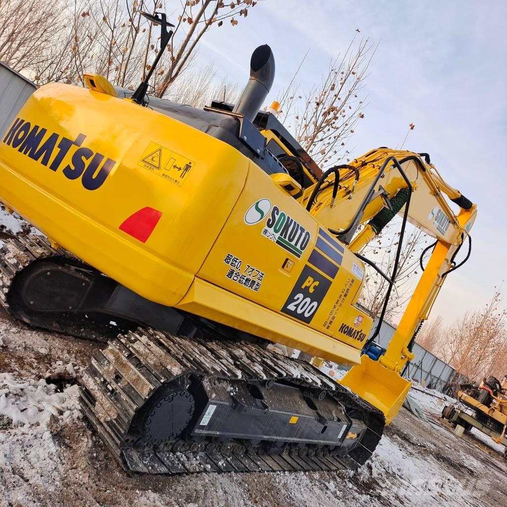 Komatsu PC 220-8 Gravemaskiner på larvebånd