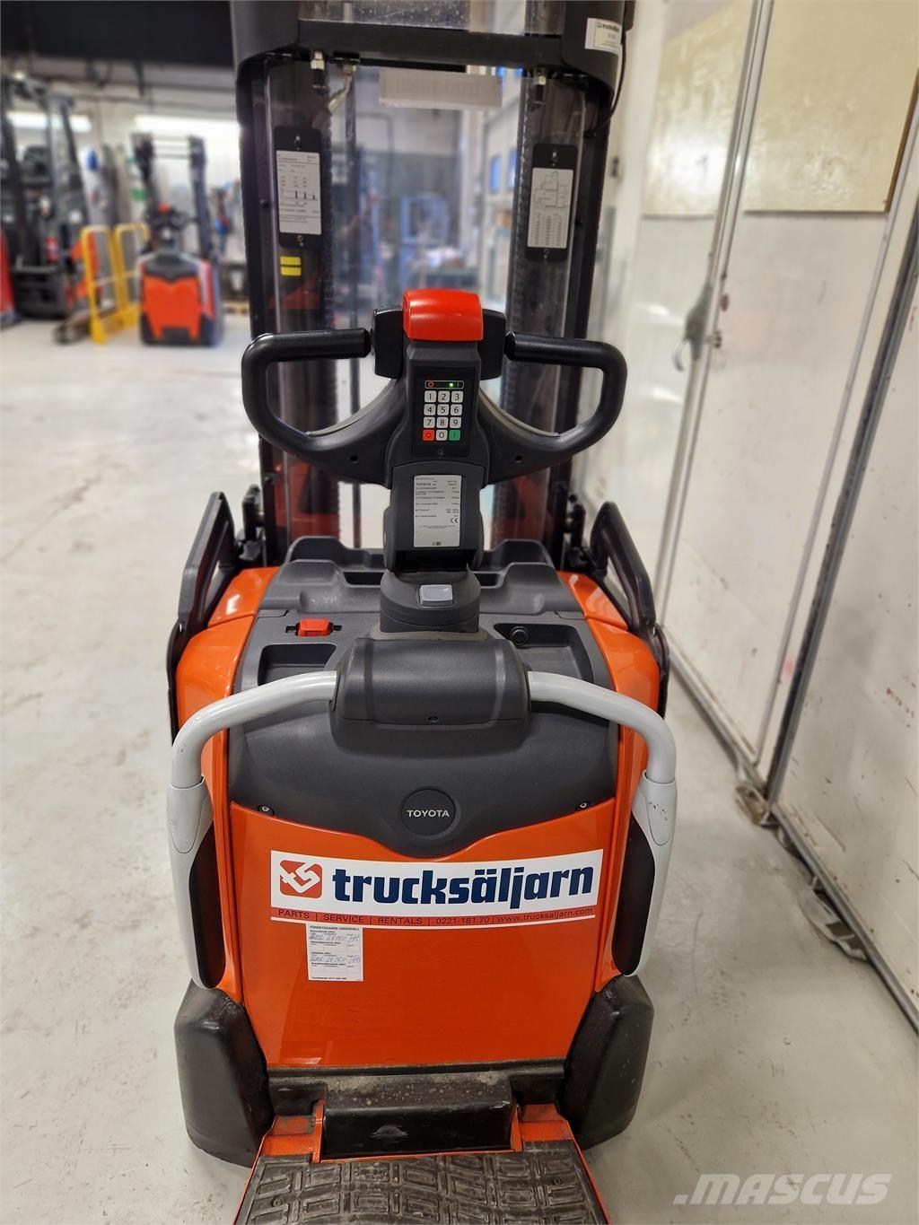 Toyota SPE120L Selvkørende stablere