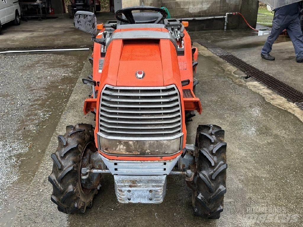 Kubota A-17 Traktorer