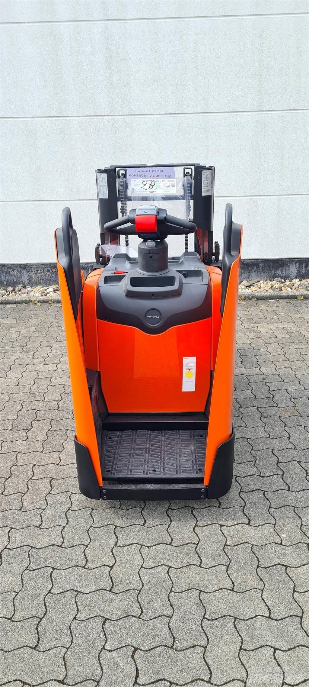 Toyota BT SPE200D Gaffelstabler med gående fører