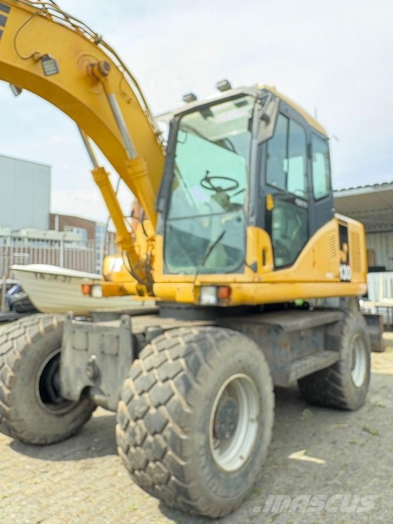 Komatsu PW 130-7K Gravemaskiner på hjul