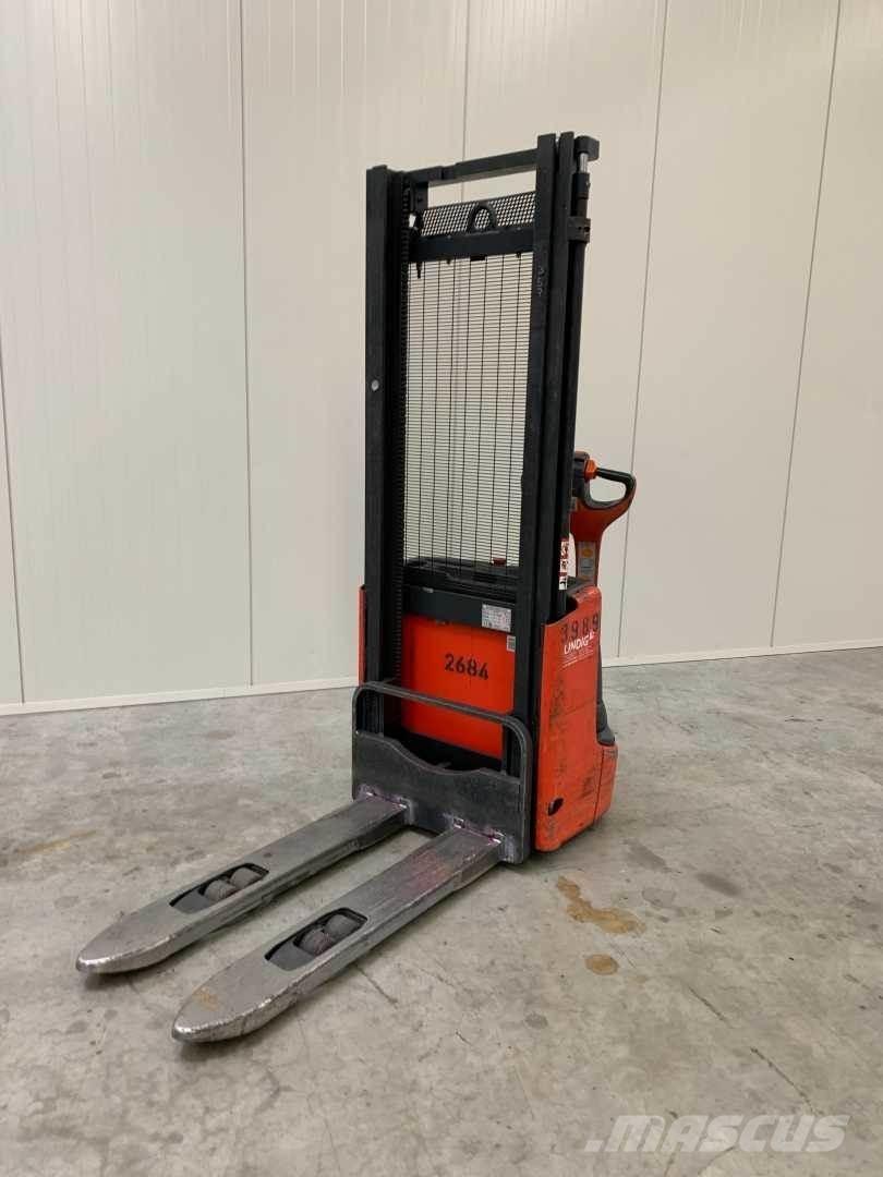 Linde L12 Selvkørende stablere