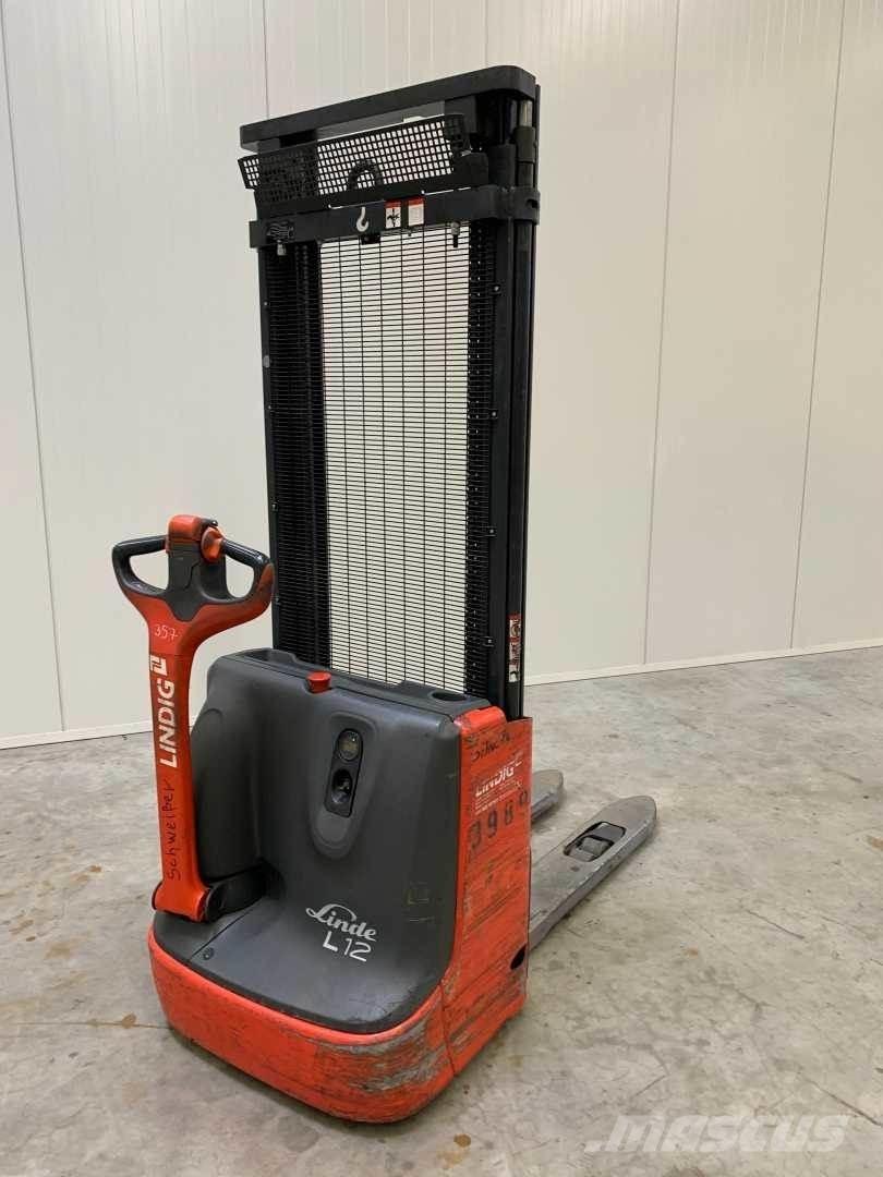 Linde L12 Selvkørende stablere