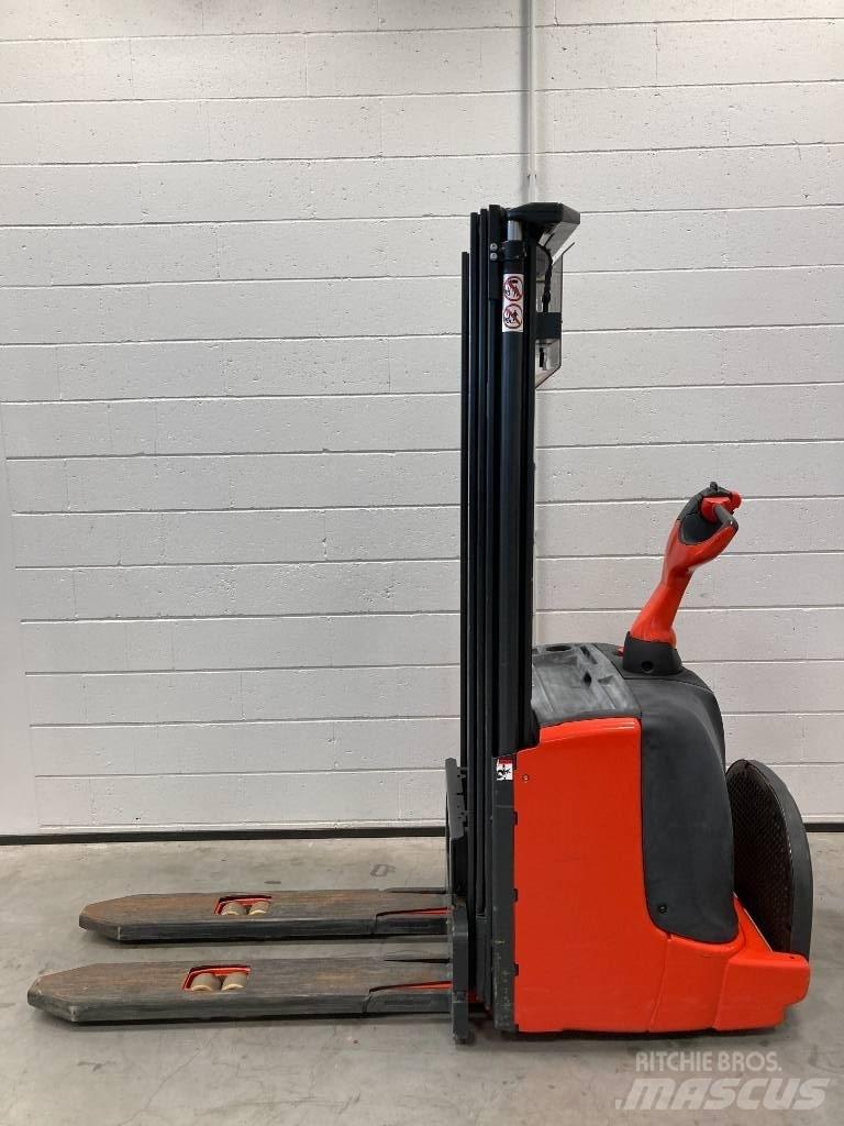 Linde L14P/1169 Selvkørende stablere