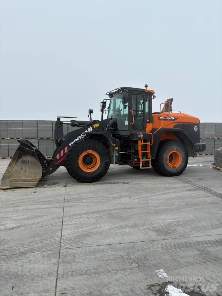 Doosan DL 320-7 Læssemaskiner på hjul