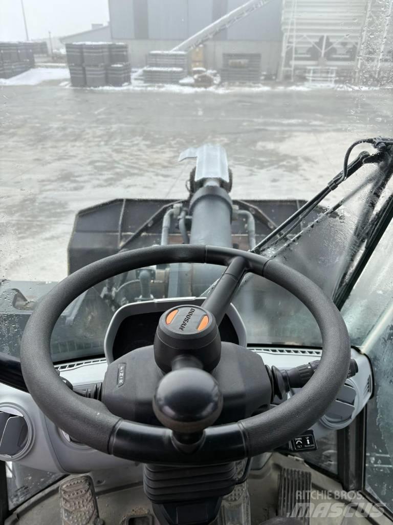 Doosan DL 320-7 Læssemaskiner på hjul