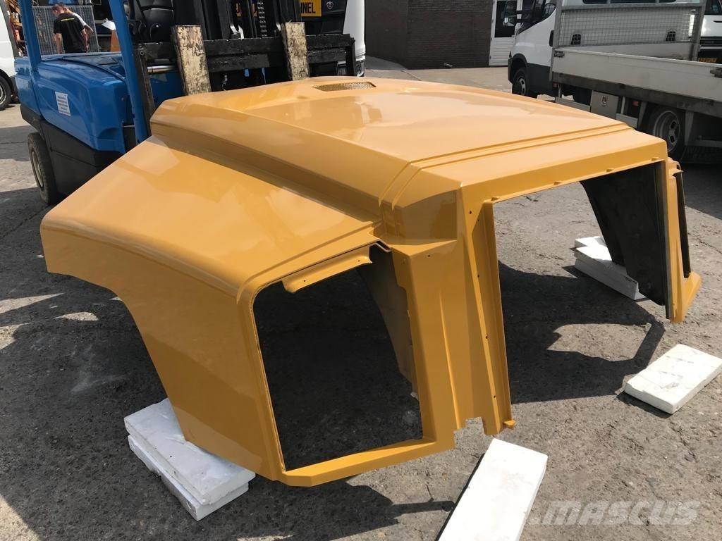 CAT 735 B Hood Chassis og suspension