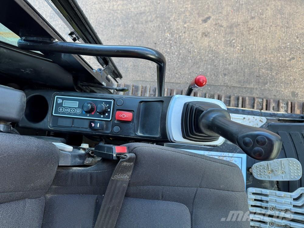 JCB JS131LC Gravemaskiner på larvebånd