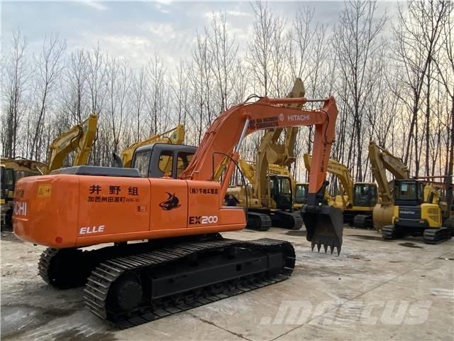 Hitachi EX200-5 Gravemaskiner på larvebånd