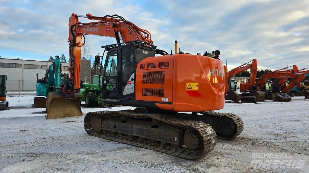 Hitachi ZX225USRLC-6 Gravemaskiner på larvebånd