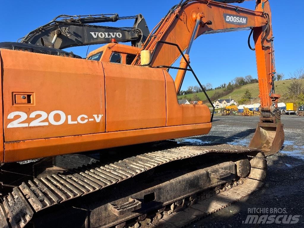 Doosan DX 220 Gravemaskiner på larvebånd