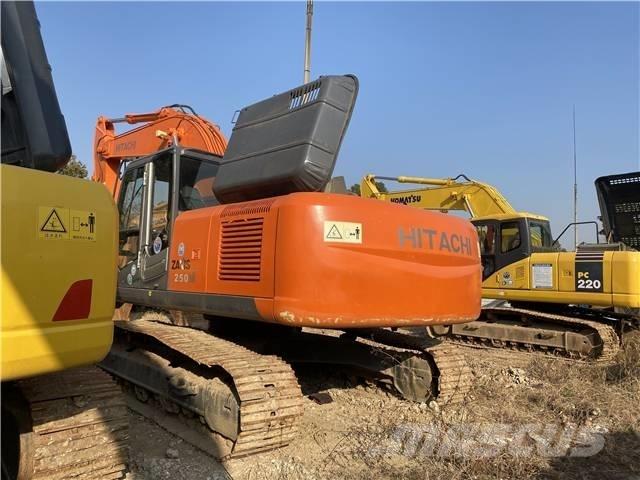 Hitachi ZX250 Gravemaskiner på larvebånd