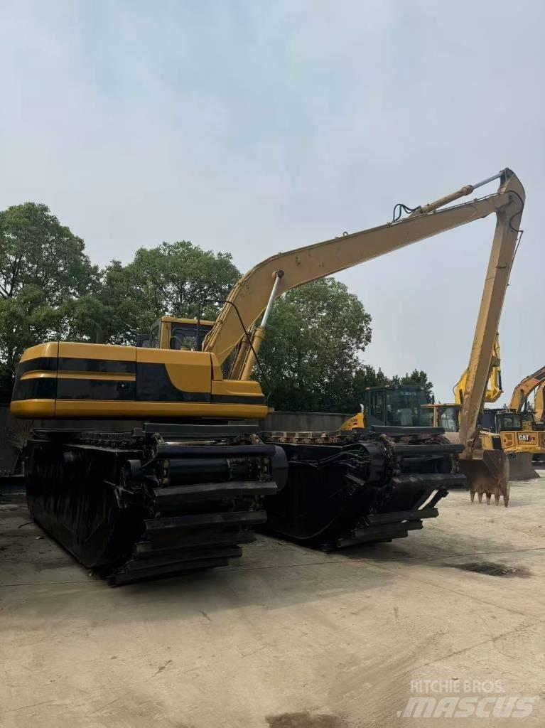 CAT 320B Amfibiegravemaskine
