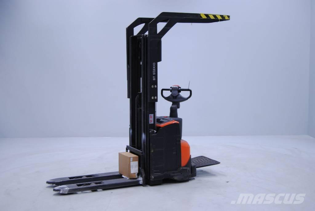 Toyota SWE120 Gaffelstabler med gående fører