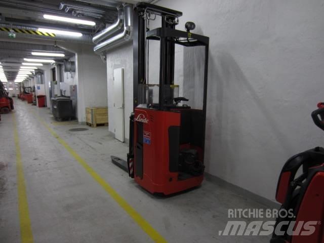 Linde L2000 Selvkørende stablere