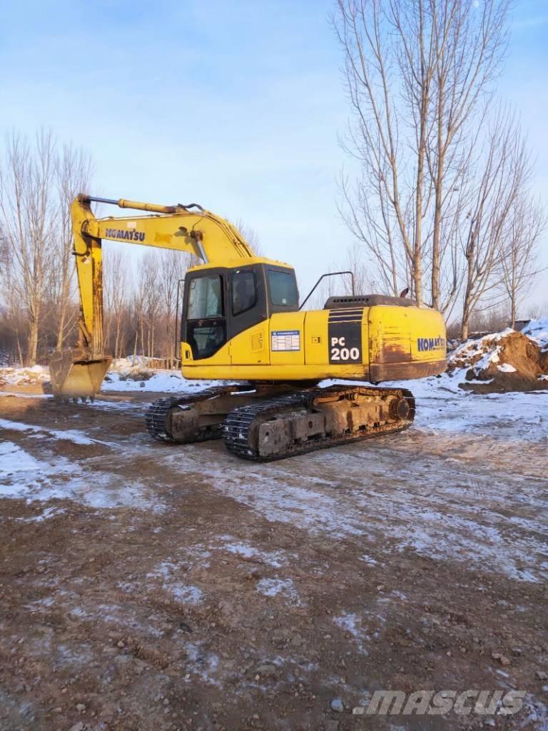 Komatsu PC 200-7 Gravemaskiner på larvebånd