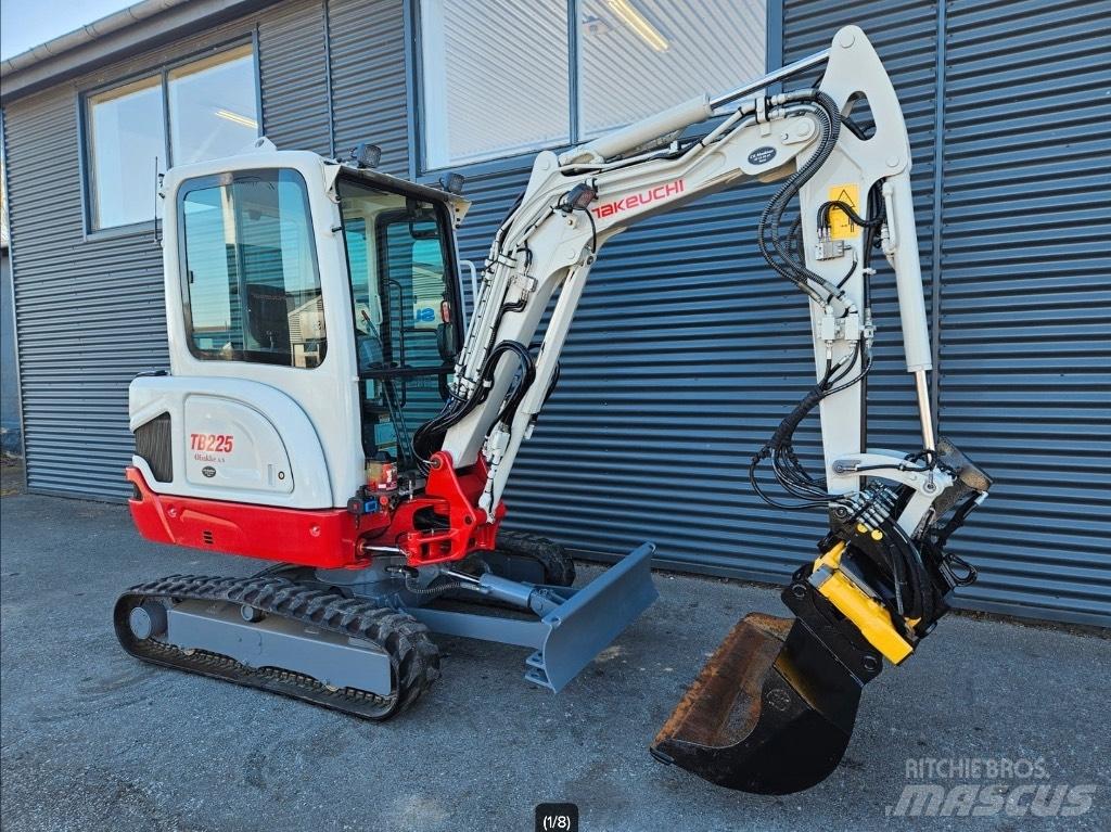 Takeuchi TB 225 Minigravemaskiner