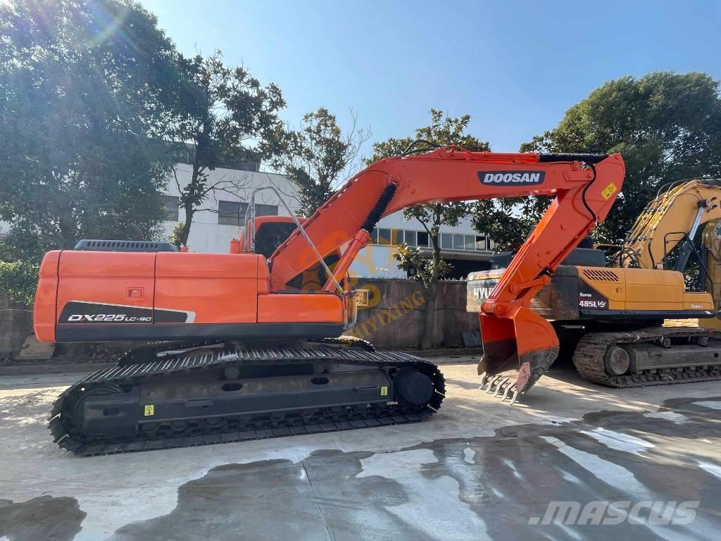Doosan DX 225 LC Gravemaskiner på larvebånd
