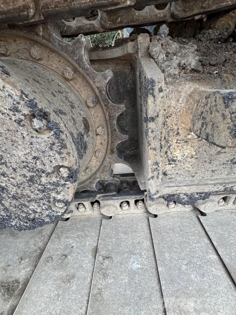 Hitachi ZX 135 US-6 Gravemaskiner på larvebånd