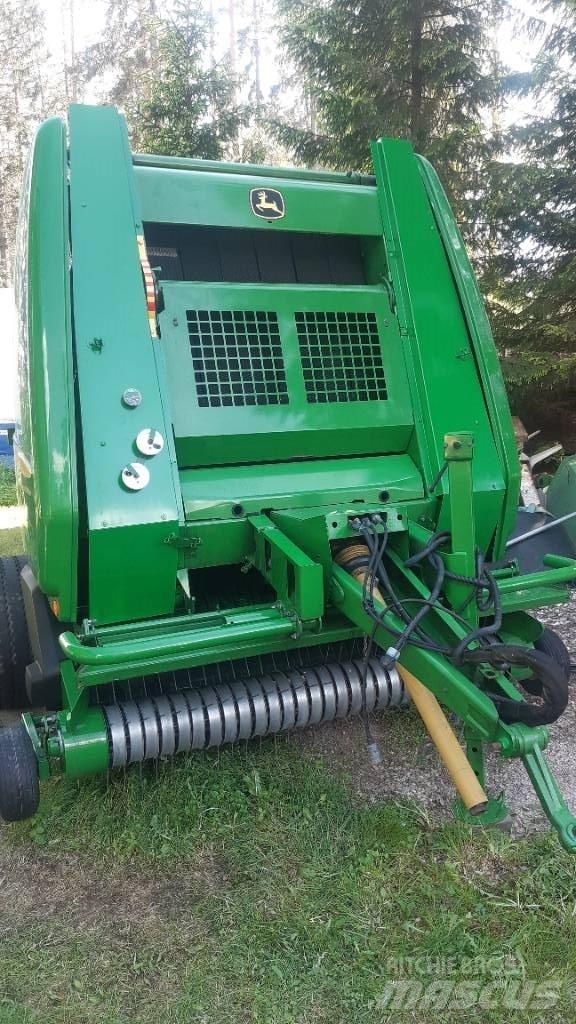 John Deere 854 Rundballe-pressere